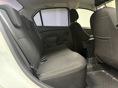 Renault Logan 1.6 MT (82 л.с.) 2022