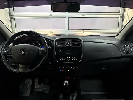 Renault Sandero Stepway 1.6 MT (82 л.с.) 2018