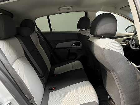 Chevrolet Cruze 1.6 MT (109 л.с.) 2012