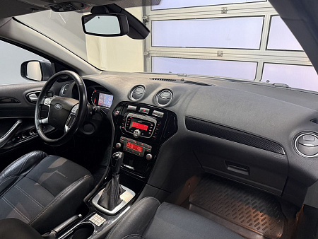Ford Mondeo 2.3 AT (161 л.с.) 2010