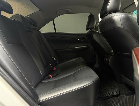 Toyota Camry 2.5 AT (181 л.с.) 2012