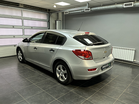 Chevrolet Cruze 1.6 MT (109 л.с.) 2012