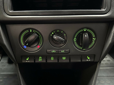 Skoda Rapid 1.6 MPI MT (90 л.с.) 2015