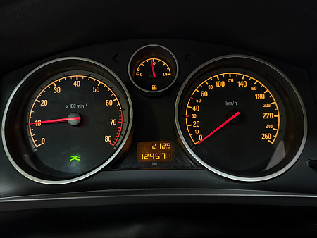 Opel Zafira 1.8 MT (140 л.с.) 2011