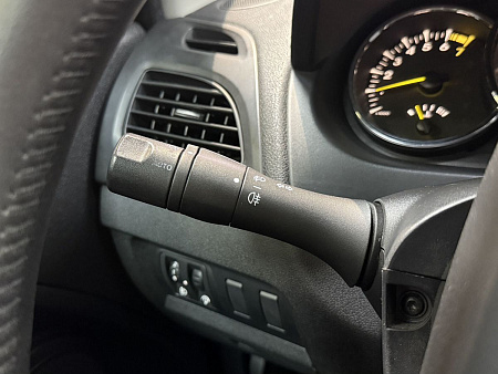 Renault Megane 1.6 AT (106 л.с.) 2010