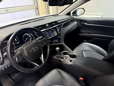 Toyota Camry 2.5 AT (181 л.с.) 2019