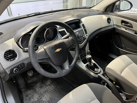 Chevrolet Cruze 1.6 MT (109 л.с.) 2012