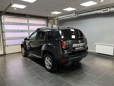 Renault Duster 2.0 4WD MT (143 л.с.) 2015