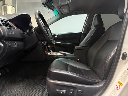 Toyota Camry 2.5 AT (181 л.с.) 2012
