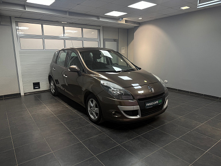 Renault Scenic 1.5 dCi MT (110 л.с.) 2010