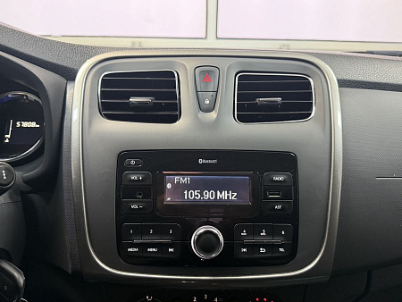 Renault Logan 1.6 MT (82 л.с.) 2022