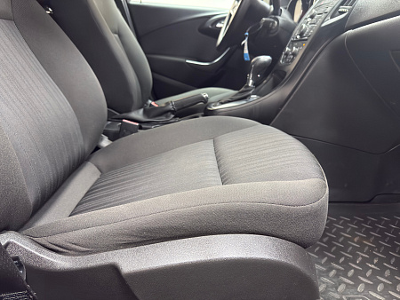 Opel Astra 1.6 AT (115 л.с.) 2012