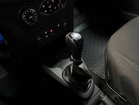 Renault Sandero Stepway 1.6 AT (102 л.с.) 2017