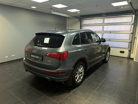 Audi Q5 2.0 TFSI quattro S tronic (211 л.с.) 2011
