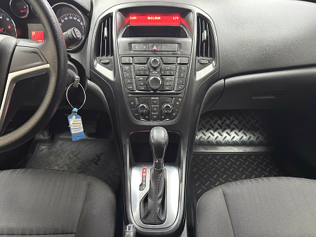 Opel Astra 1.6 AT (115 л.с.) 2012