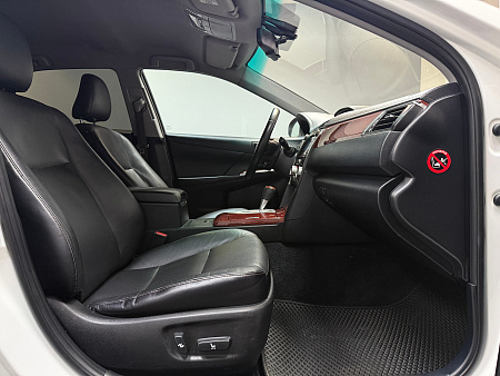 Toyota Camry 2.5 AT (181 л.с.) 2012