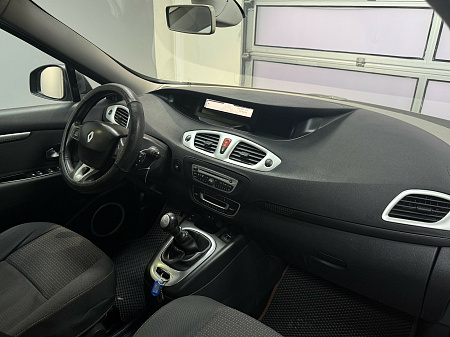 Renault Scenic 1.5 dCi MT (110 л.с.) 2010