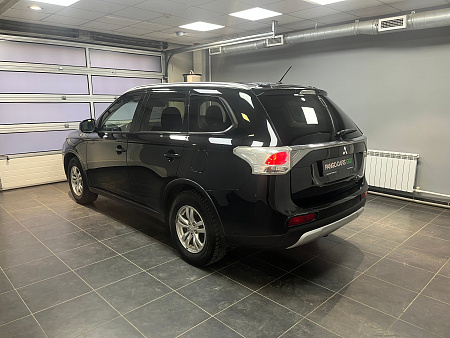 Mitsubishi Outlander 2.0 4WD CVT (146 л.с.) 2014