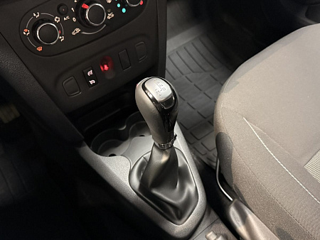 Renault Sandero Stepway 1.6 AT (102 л.с.) 2019
