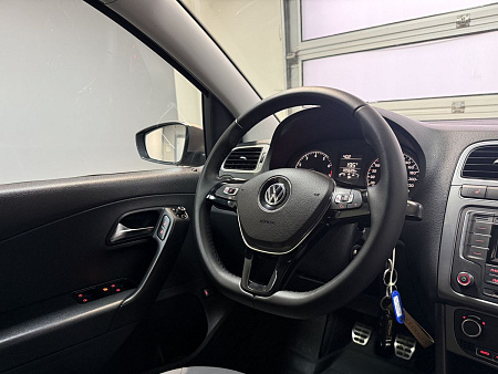 Volkswagen Polo 1.6 MPI MT (110 л.с.) 2016