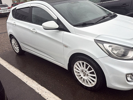 Hyundai Solaris 1.6 MT (123 л.с.) 2012