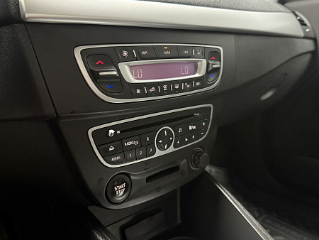 Renault Fluence 1.6 AT (106 л.с.) 2012