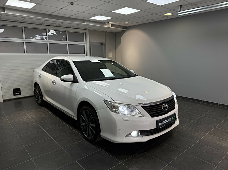 Toyota Camry 2.5 AT (181 л.с.) 2012