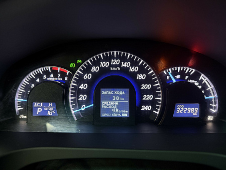 Toyota Camry 2.5 AT (181 л.с.) 2012