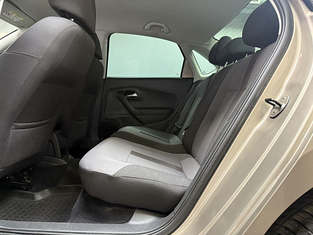 Volkswagen Polo 1.6 MPI MT (110 л.с.) 2016