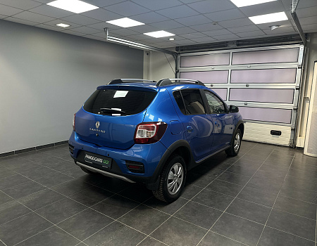 Renault Sandero Stepway 1.6 MT (82 л.с.) 2018