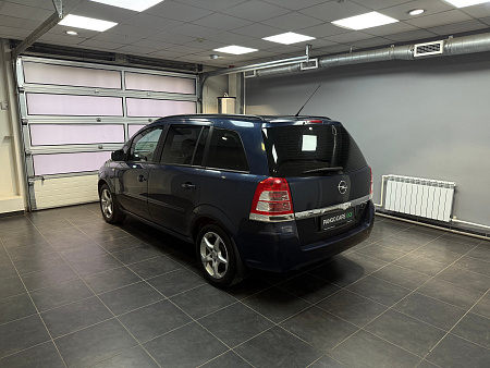 Opel Zafira 1.8 MT (140 л.с.) 2011