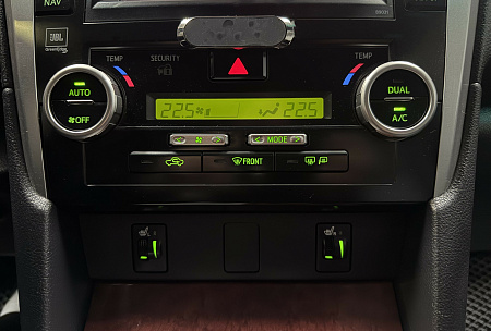 Toyota Camry 2.5 AT (181 л.с.) 2012