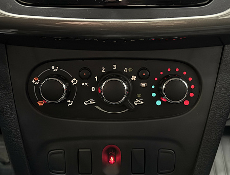 Renault Logan Stepway 1.6 MT (113 л.с.) 2019
