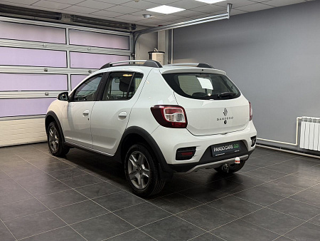 Renault Sandero Stepway 1.6 MT (82 л.с.) 2020
