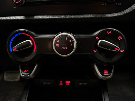 KIA Rio X-Line 1.6 AT (123 л.с.) 2018