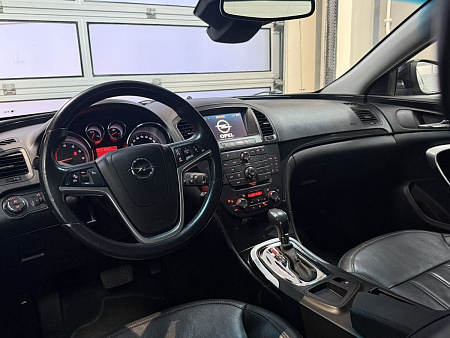 Opel Insignia 2.0 Turbo AT (220 л.с.) 2012