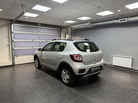 Renault Sandero Stepway 1.6 MT (82 л.с.) 2017
