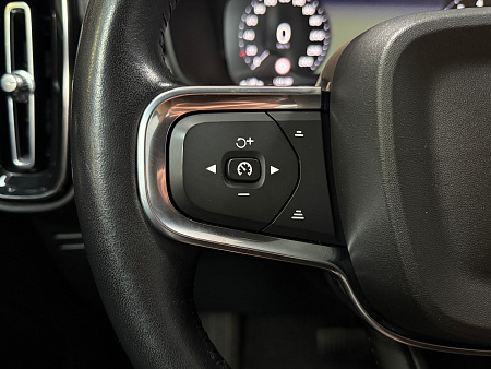 Volvo XC40 2.0 4WD AT (190 л.с.) 2021