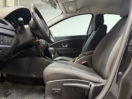 Renault Fluence 1.6 AT (106 л.с.) 2012