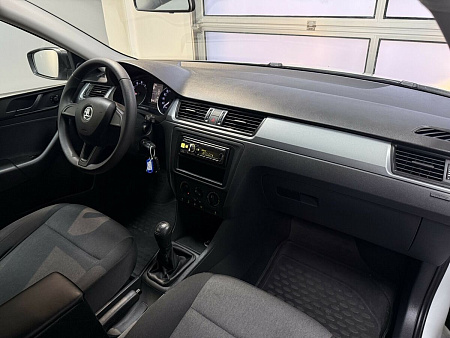 Skoda Rapid 1.6 MPI MT (90 л.с.) 2015