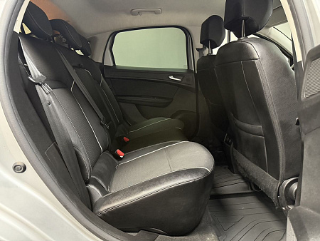 Renault Arkana 1.6 4WD MT (114 л.с.) 2021