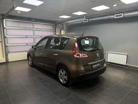 Renault Scenic 1.5 dCi MT (110 л.с.) 2010