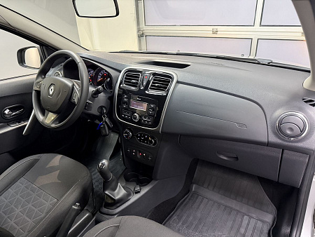 Renault Sandero Stepway 1.6 MT (82 л.с.) 2017