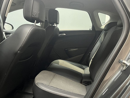 Opel Astra 1.6 MT (115 л.с.) 2011