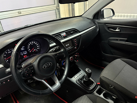 KIA Rio X-Line 1.6 MT (123 л.с.) 2018