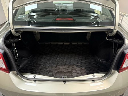 Renault Logan Stepway 1.6 MT (113 л.с.) 2019
