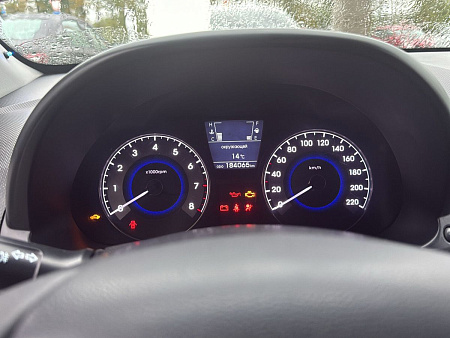 Hyundai Solaris 1.6 MT (123 л.с.) 2012