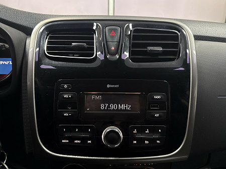 Renault Sandero Stepway 1.6 MT (82 л.с.) 2018