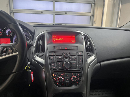 Opel Astra 1.6 MT (115 л.с.) 2011