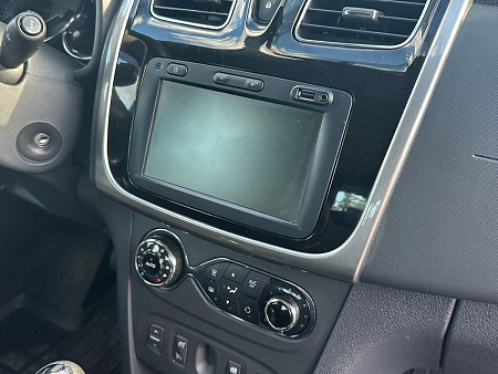 Renault Sandero Stepway 1.6 MT (82 л.с.) 2019
